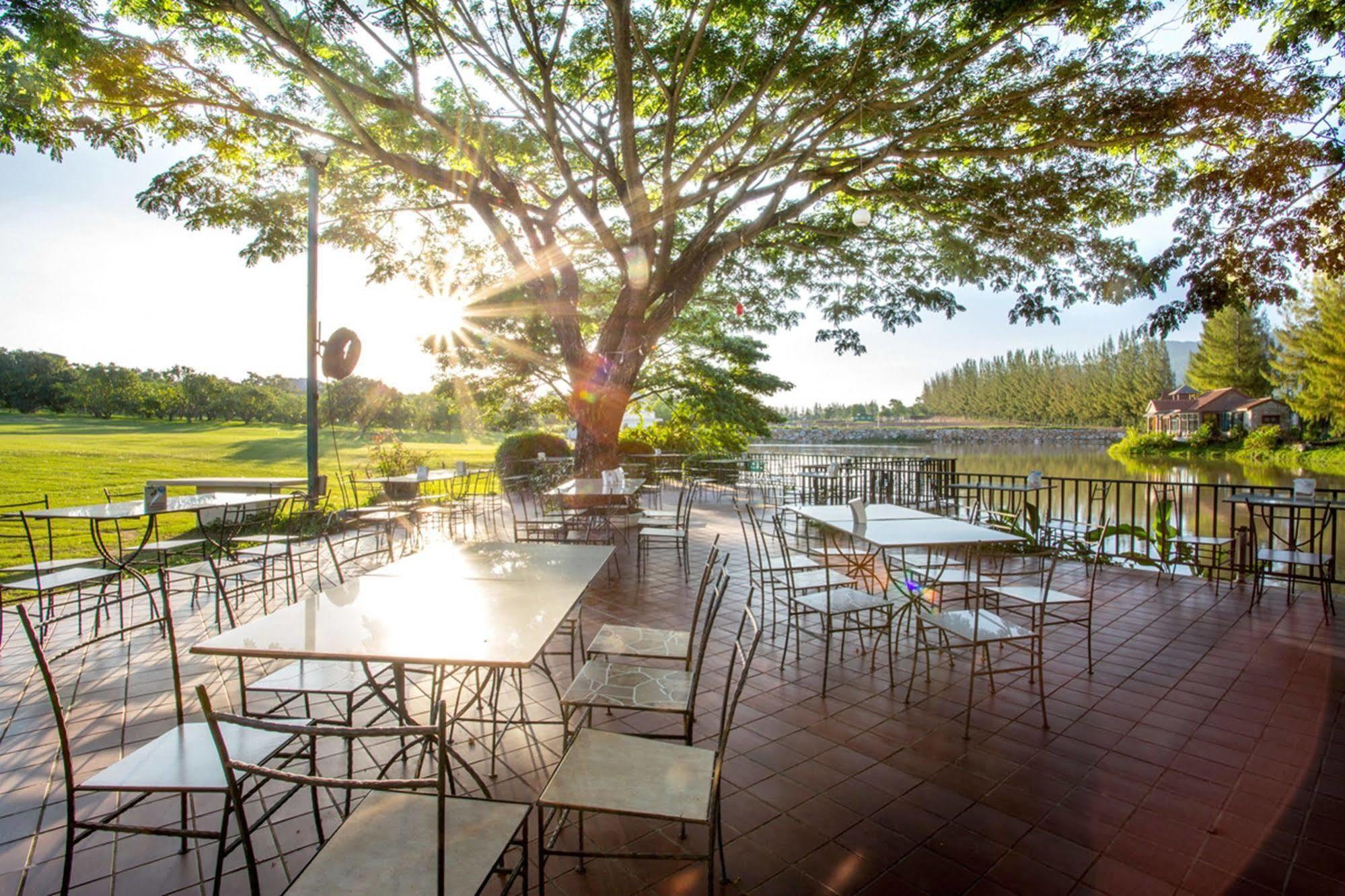 Chateau De Khaoyai Hotel & Resort Pak Chong Exteriör bild