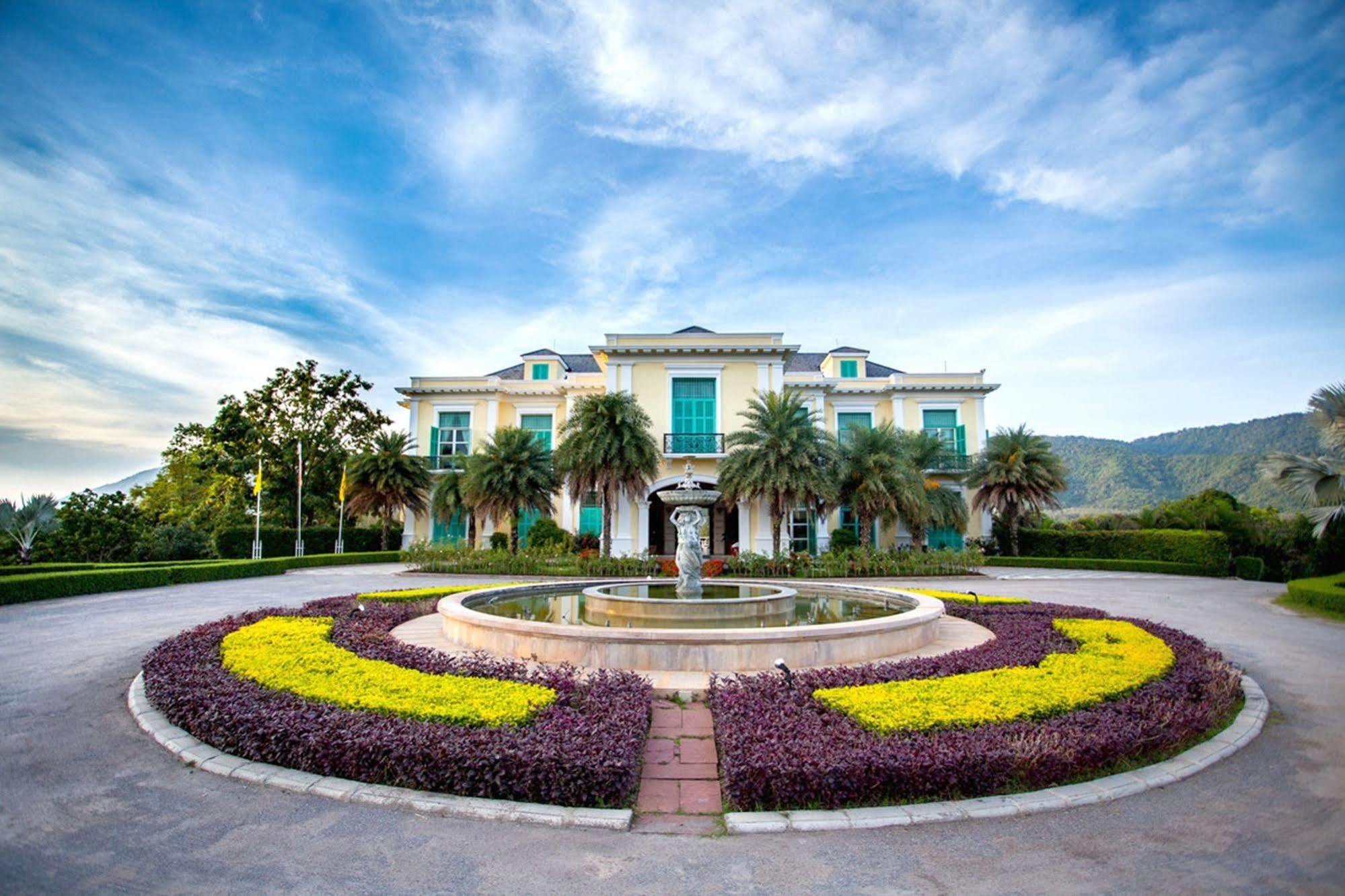 Chateau De Khaoyai Hotel & Resort Pak Chong Exteriör bild