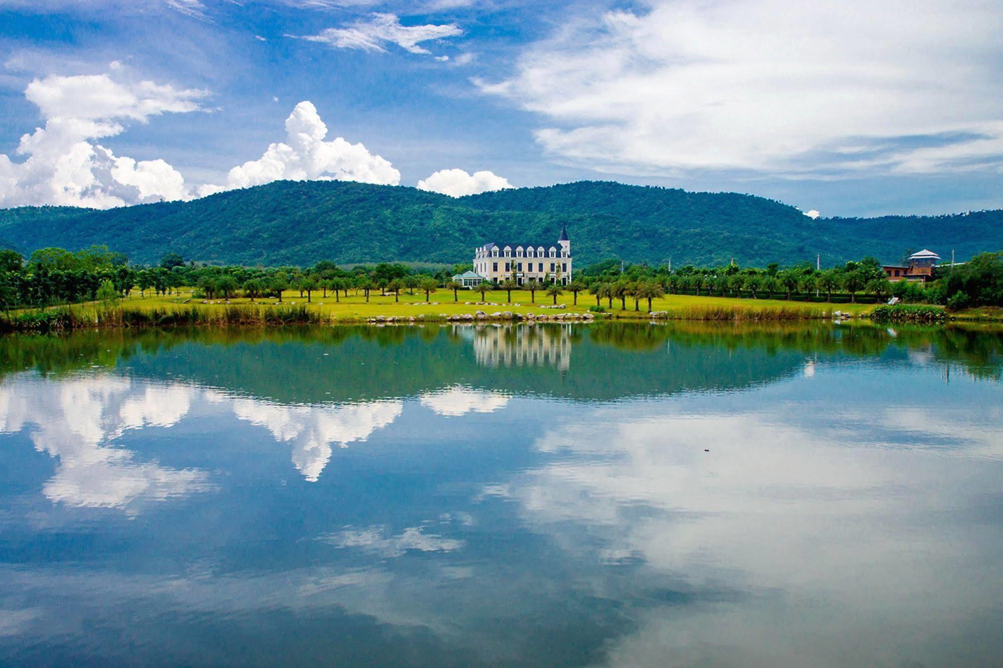 Chateau De Khaoyai Hotel & Resort Pak Chong Exteriör bild